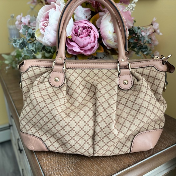 🩷💯 Authentic Gorgeous GUCCI Suki Diamante Handbag🩷 - Picture 4 of 16